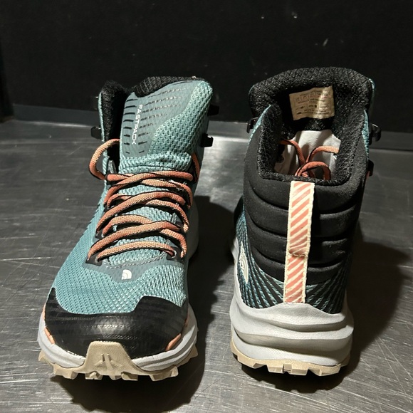The North Face Hiking Boots - Picture 10 of 10